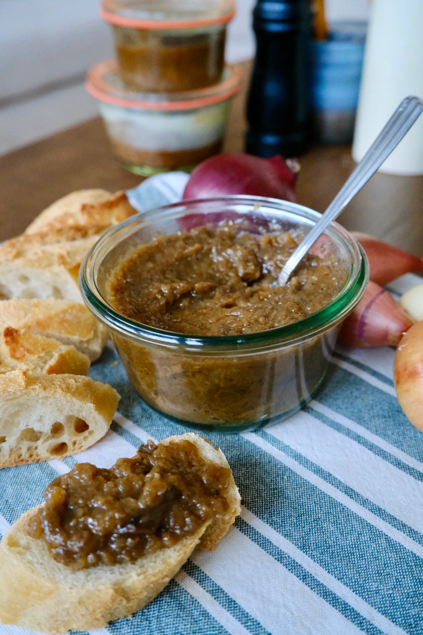 Compotée d'oignons, échalote et ail confit