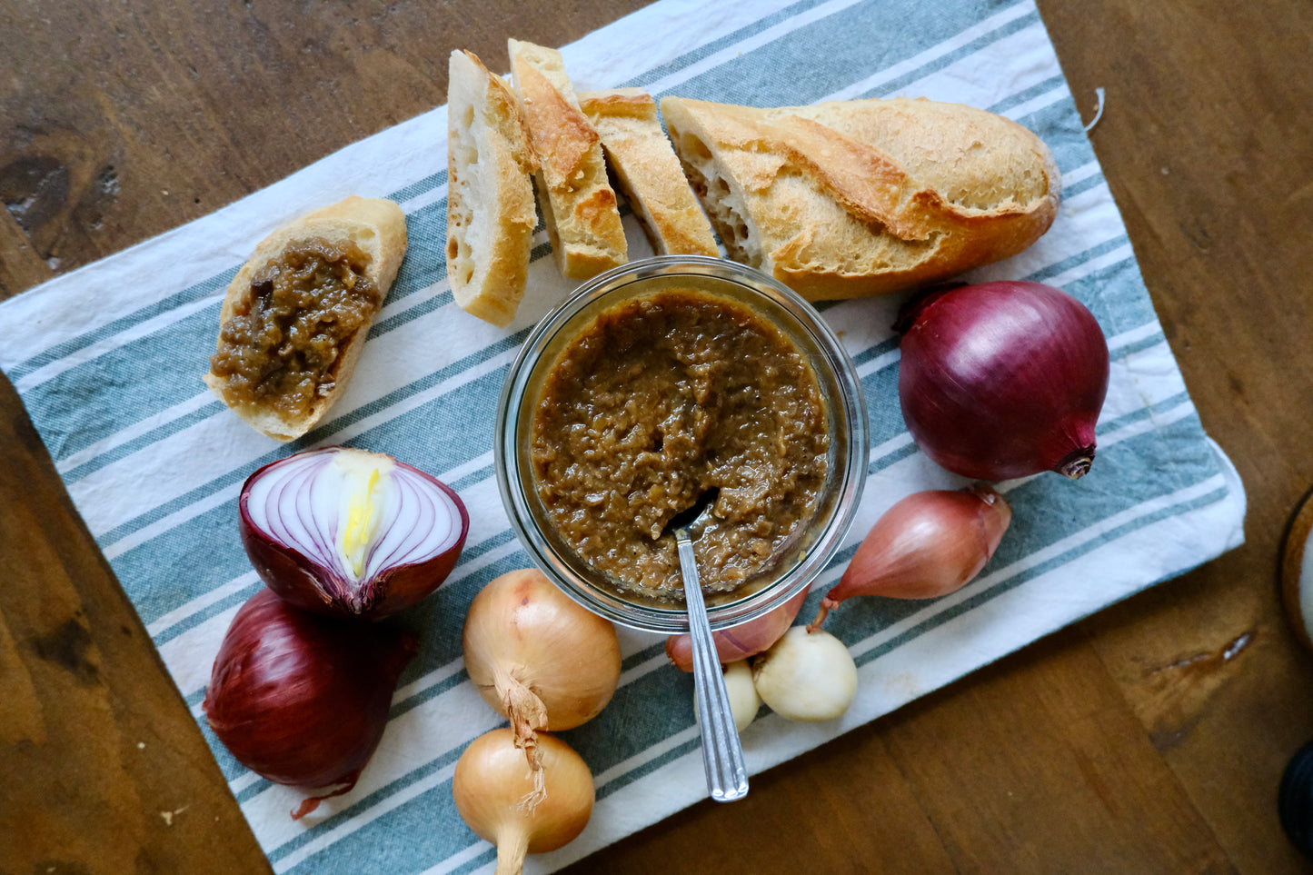 Compotée d'oignons, échalote et ail confit